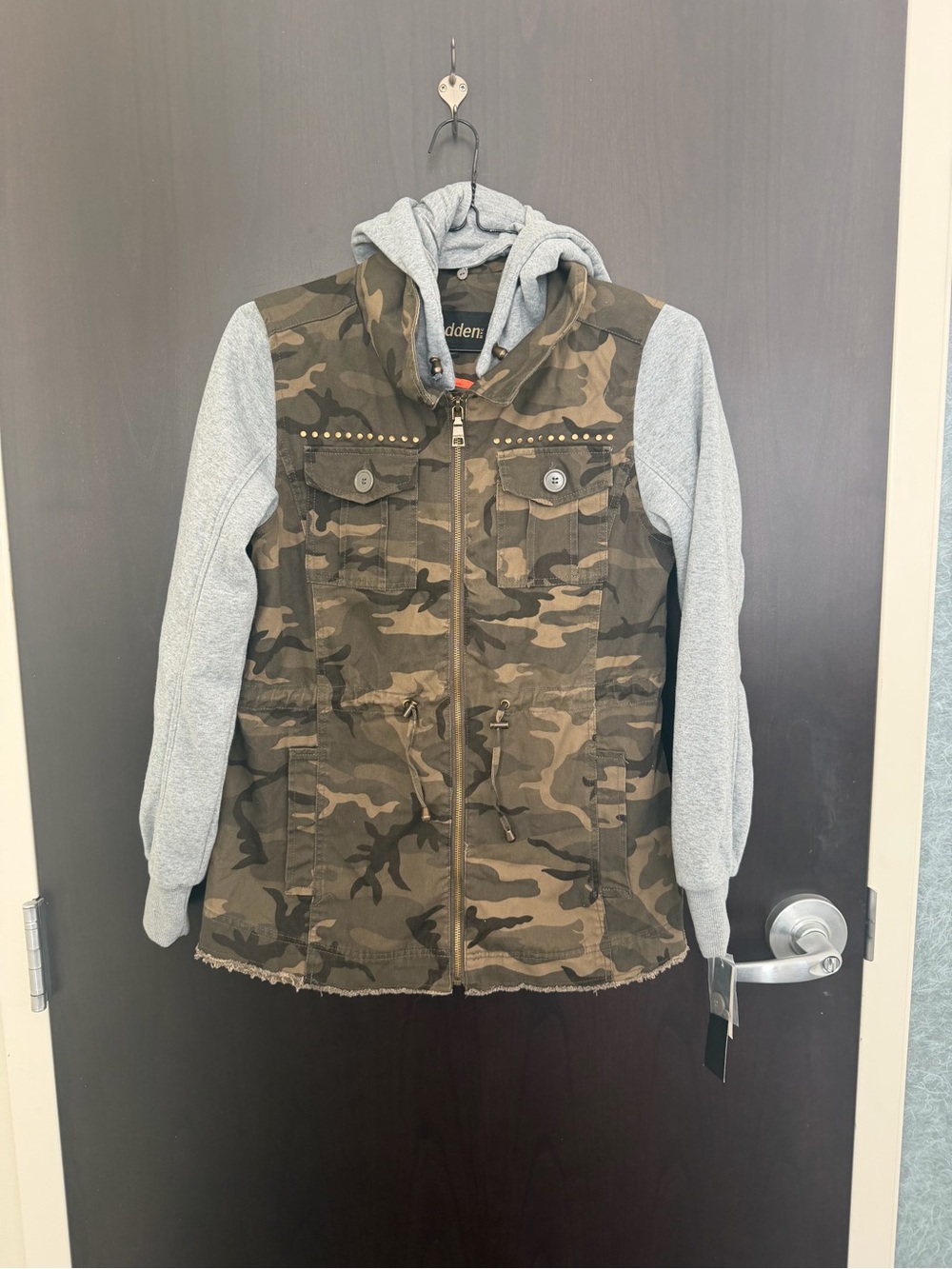 NWT Madden NYC Women’s Camouflage Utility Jacket with Gray Hoodie Sleeves Size M
